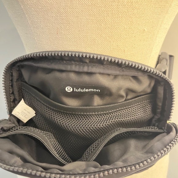 Urban Outfitters black fanny pack - Picture 2 of 4
